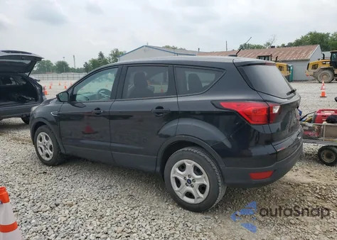 2019 Ford Escape S z USA, uszkodzony, nr VIN 1FMCU0F73KUB10814